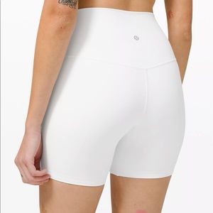 Lulu align shorts 6 inch in white. Size 4!